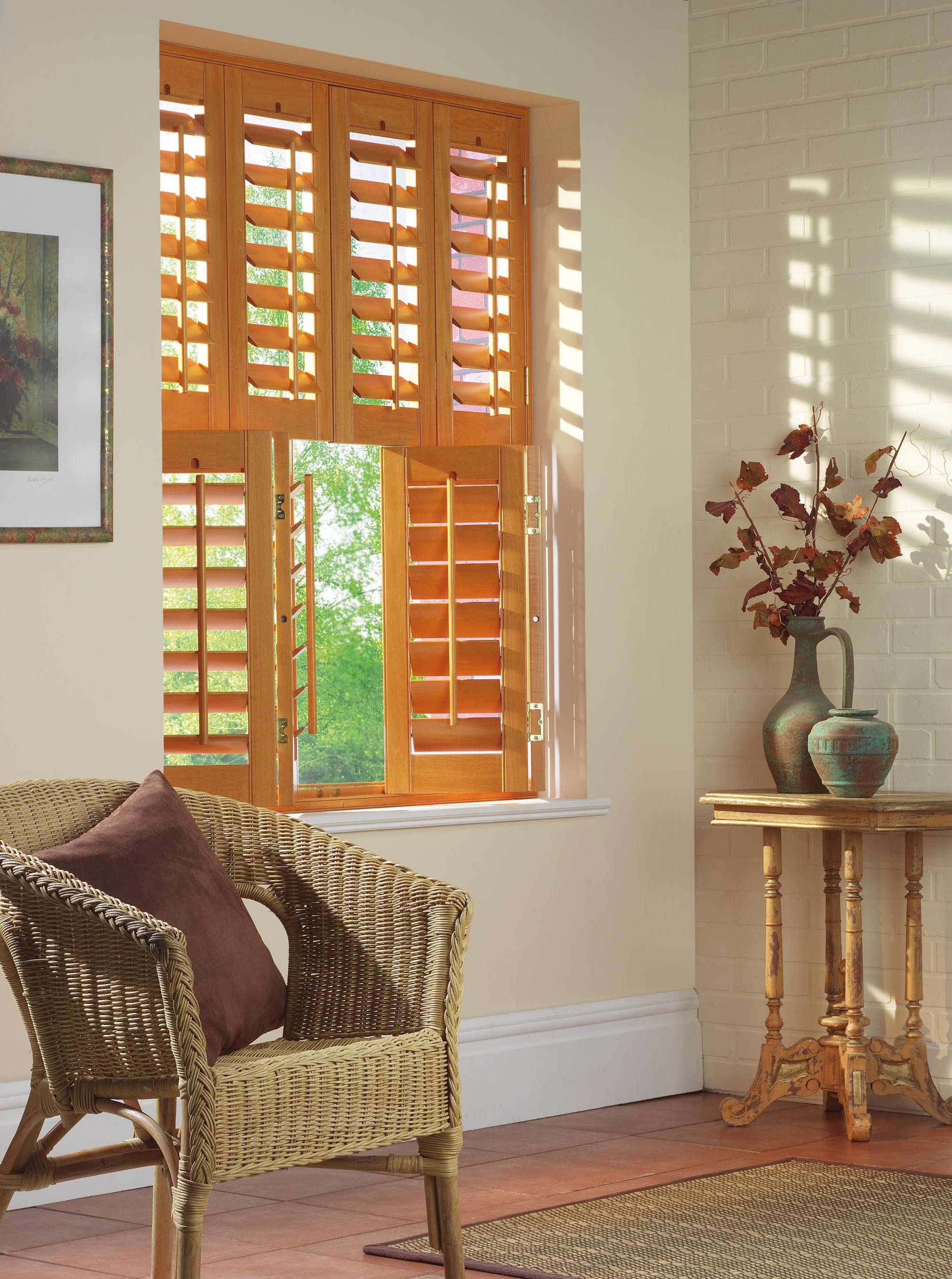 plantation style blinds        
        <figure class=